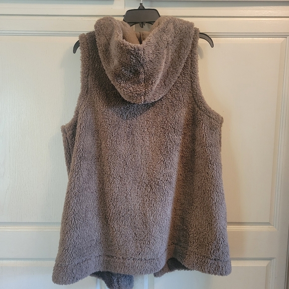 Koolaburra By Ugg Brown Sherpa Hooded Open Front Vest - Picture 2 of 5